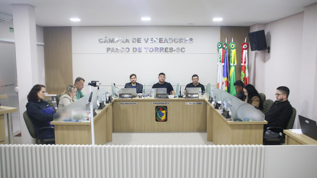 VEREADORES DE PASSO DE TORRES APROVAM PROJETO QUE DESMEMBRA O CARGO DE MOTORISTA DE ÔNIBUS E AMBULÂNCIA