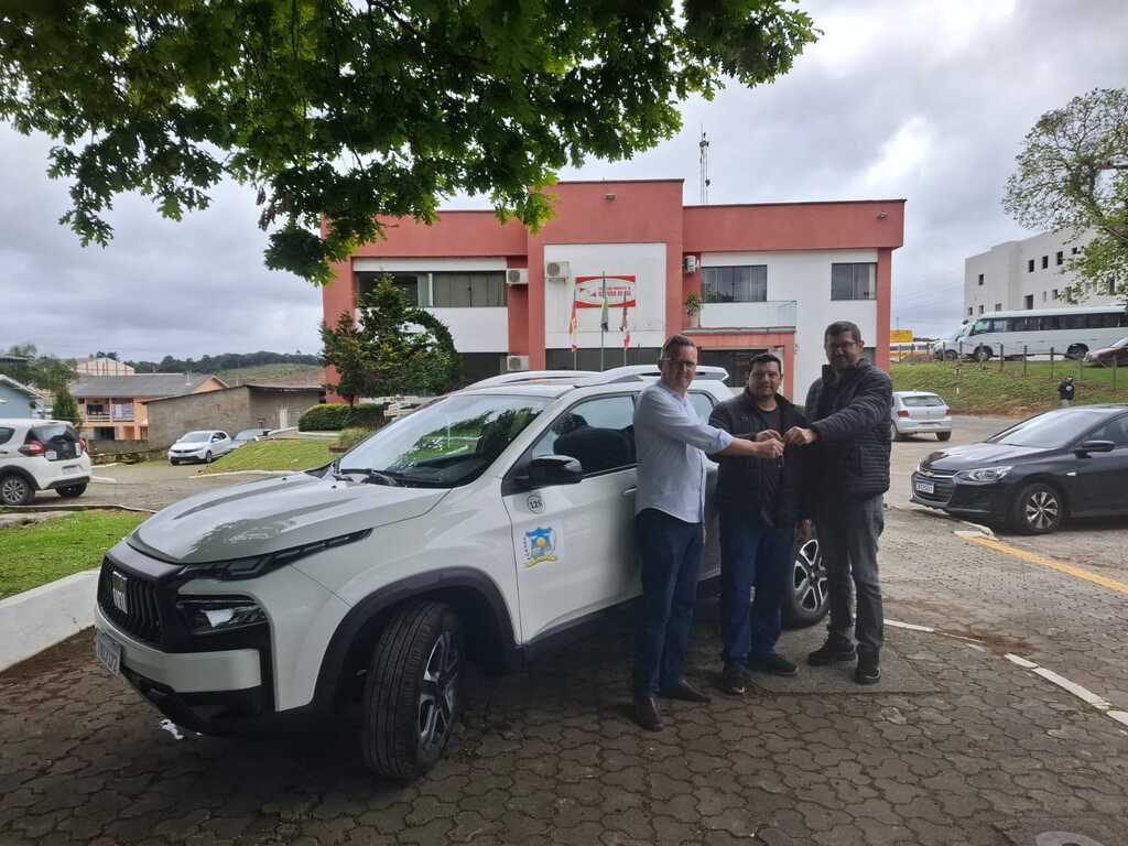 Secretaria de Saúde de Bocaina do Sul recebe novo veículo para transporte de pacientes