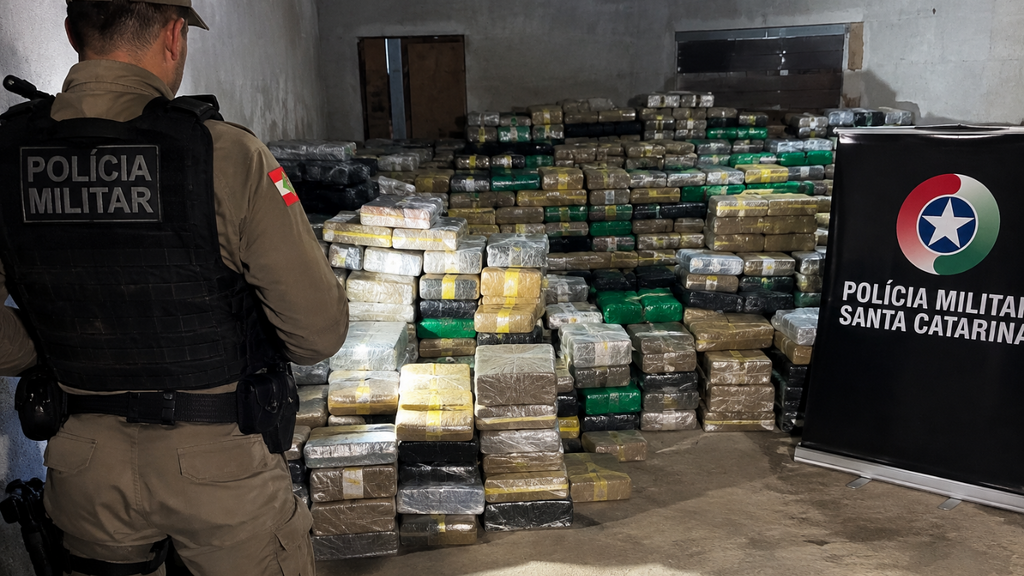 Cheiro forte leva polícia a depósito e mais de uma tonelada de maconha é apreendida em SC