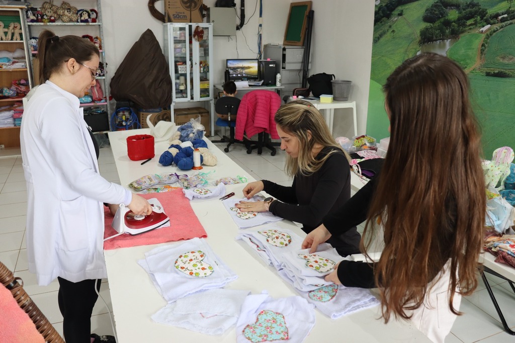 Preparativos para o Dia dos Idosos!