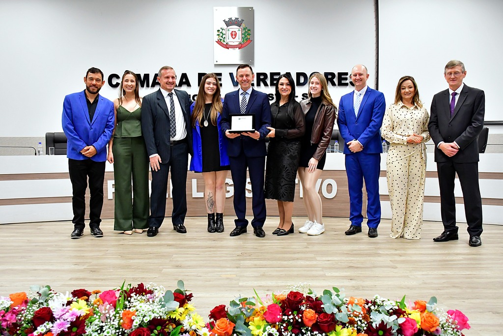 Sessão solene concede título de Cidadão Honorário a Claudimar Bortolin
