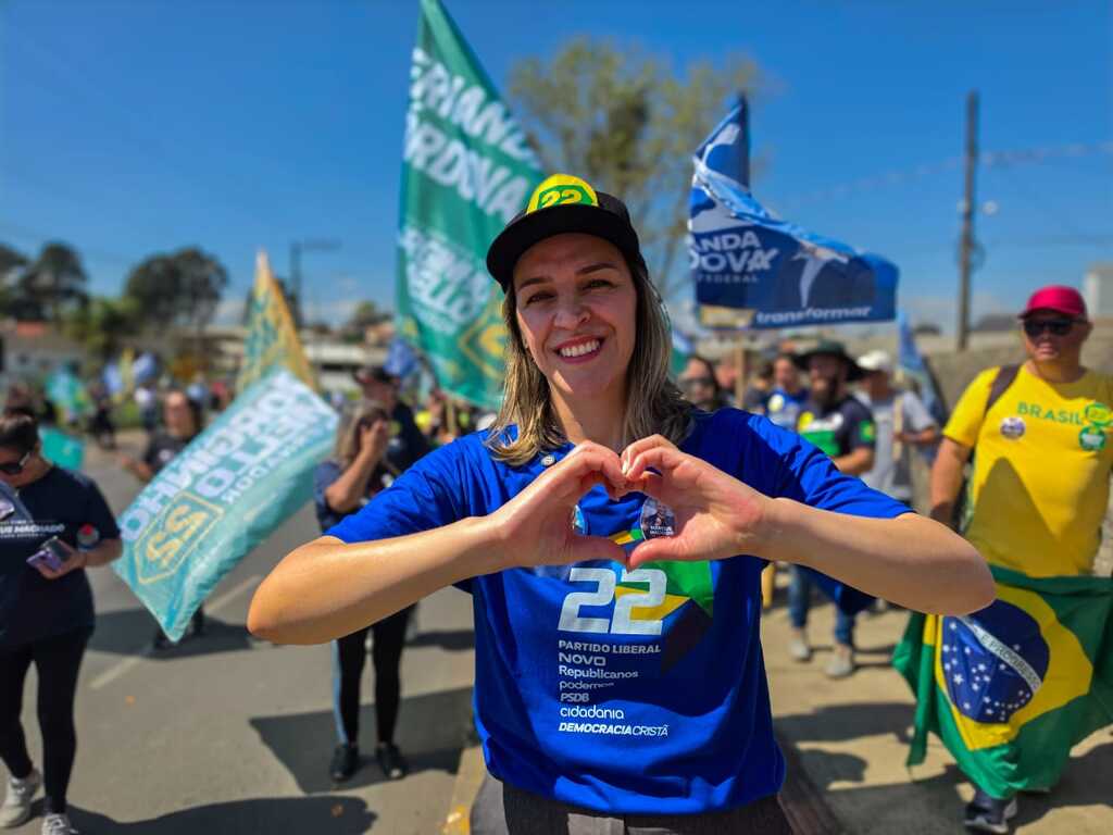 Fernanda Córdova intensifica agenda na reta final e percorre bairro Guarujá, em Lages