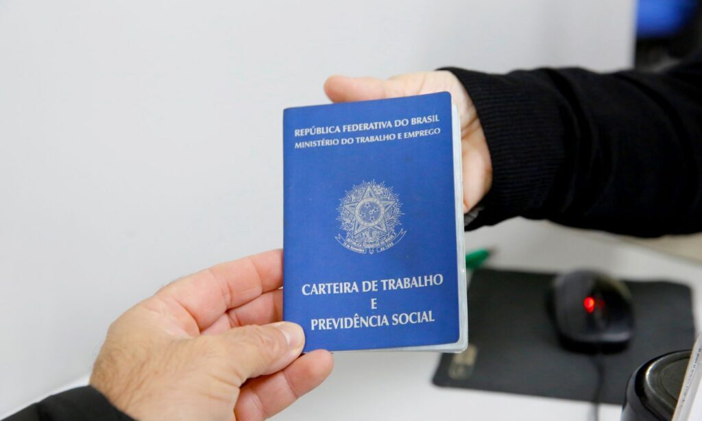 Mais de 1,8 mil vagas de emprego estão disponíveis em Joinville