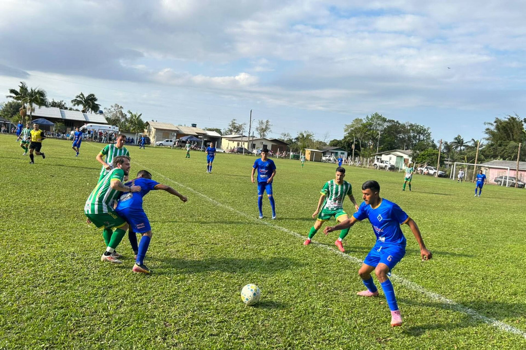 FLORESTAL VENCE O CRUZEIRO NO CAMAPEONATO MUNICIPAL DE FUTEBOL DE MAMPITUBA E GARANTE VAGA ANTECIPADA NA PRÓXIMA FASE NAS DUAS CATEGORIAS