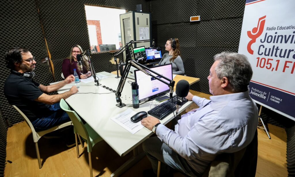 Rádio Joinville Cultural completa 14 anos com 34 mil músicas no acervo
