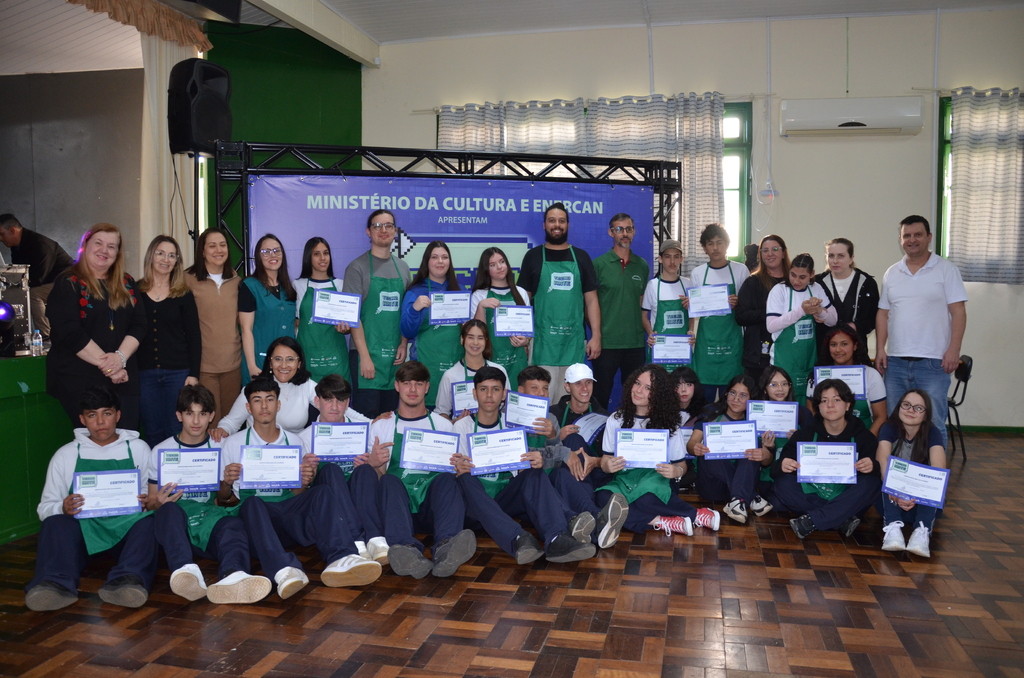 Projeto Tecno Arte incentiva criatividade e sustentabilidade entre alunos em Anita Garibaldi