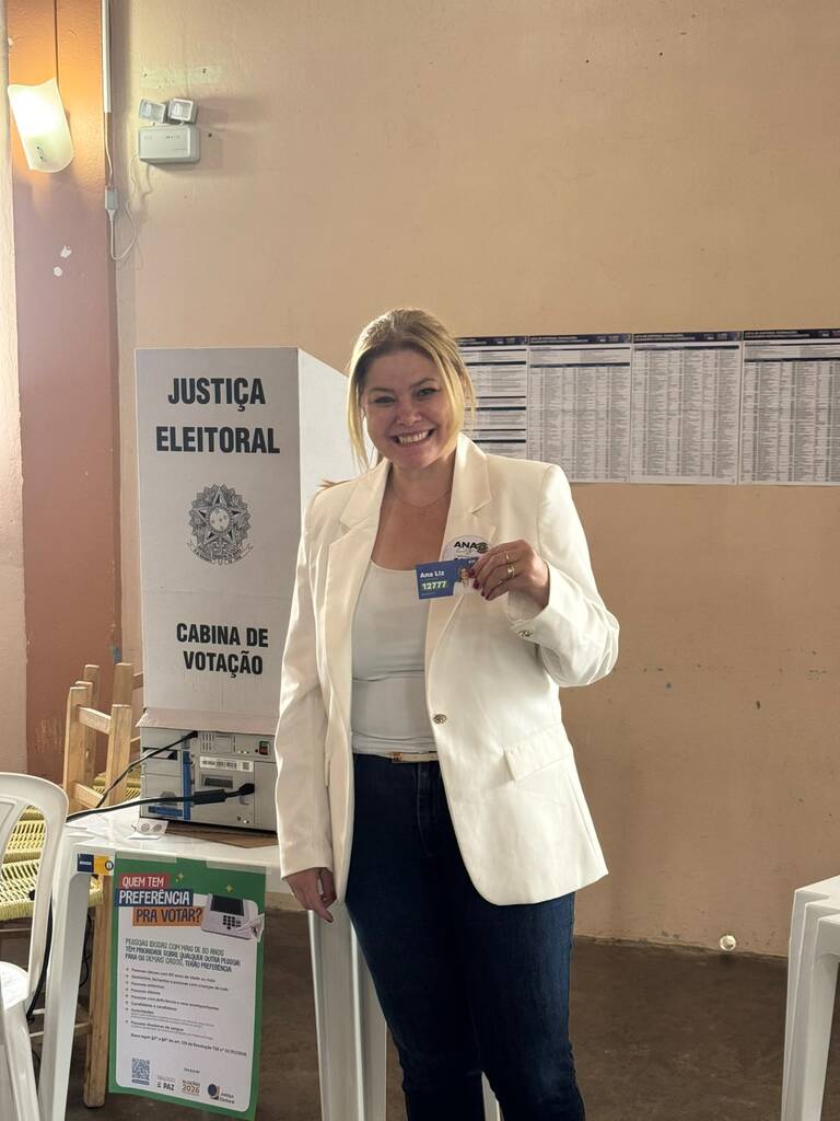 Ana Liz vota pela manhã em Otacílio Costa
