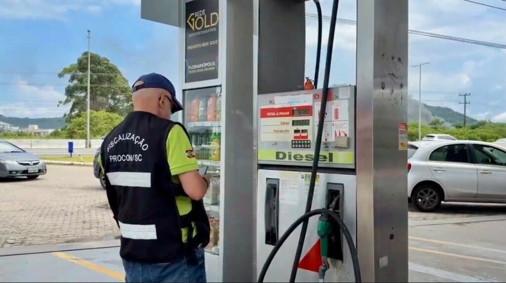 Gasolina a R$ 7,34: PROCON/SC notifica mais de 20 postos por elevação de preços