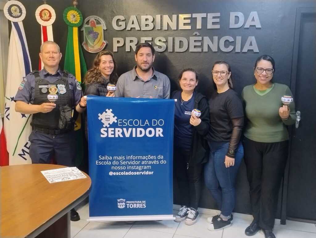 PRESIDENTE DA CÂMARA DE VEREADORES DE TORRES RECEBE REPRESENTANTES DA ESCOLA DO SERVIDOR