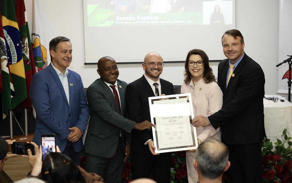 60 anos de história: Legislativo homenageia a CDL Criciúma