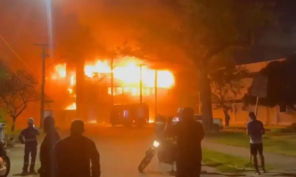 Incêndio causa danos a prédio da Universidade Federal de Pernambuco