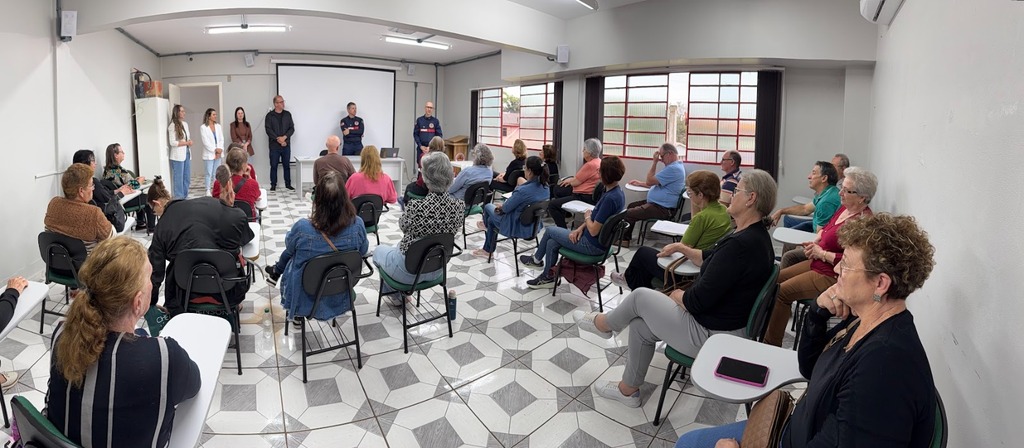 Bombeiro Amigo 60+ inicia primeira turma em Pinhalzinho