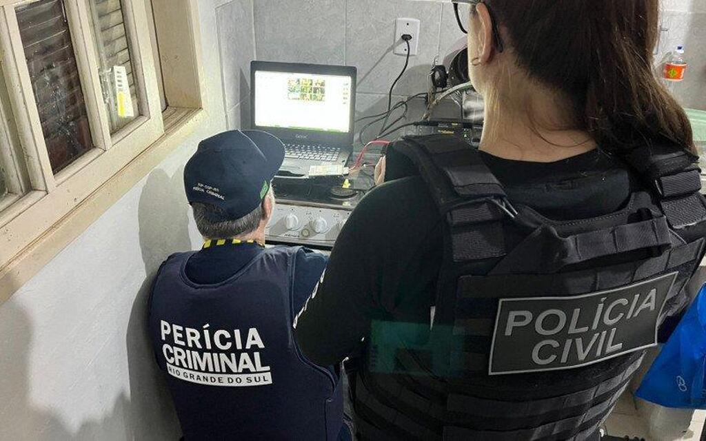 HOMEM É PRESO EM FLAGRANTE POR ARMAZENAR MATERIAL DE EXPLORAÇÃO SEXUAL INFANTIL EM TORRES