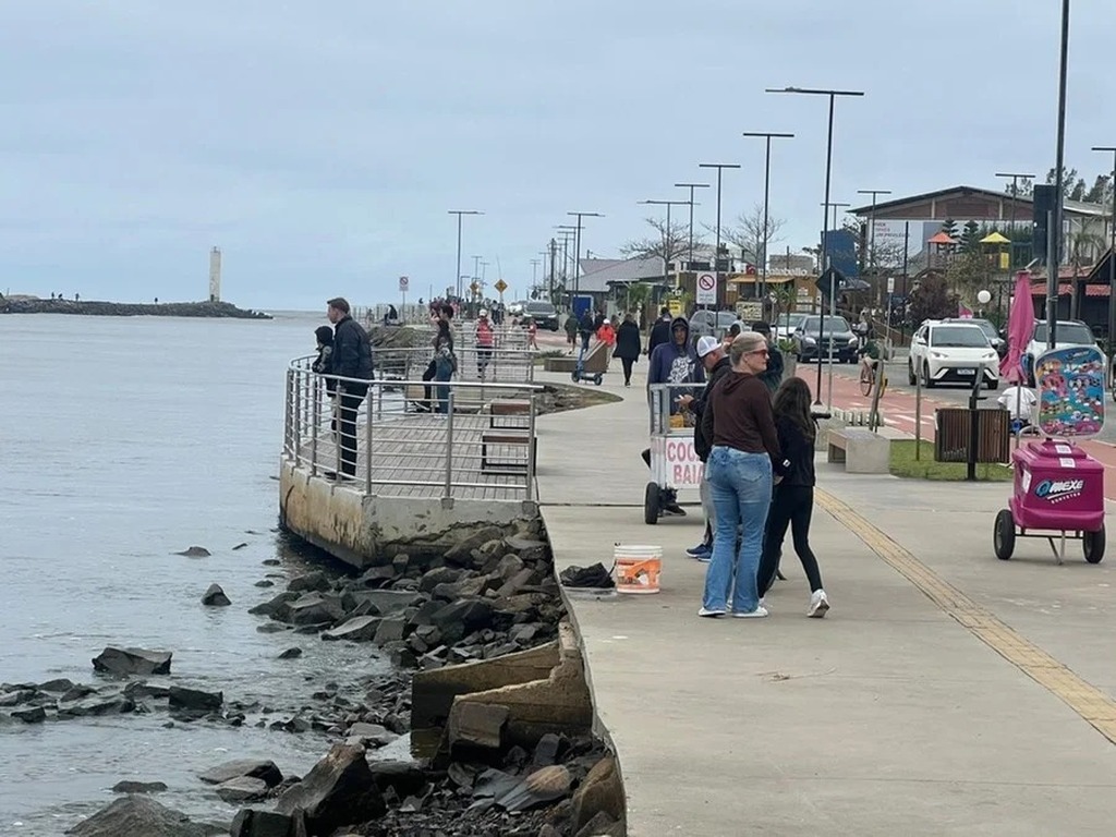 PRAIAS DO LITORAL NORTE GAÚCHO E EXTREMO SUL CATARINENSE RECEBEM GRANDE PÚBLICO NO FERIADÃO