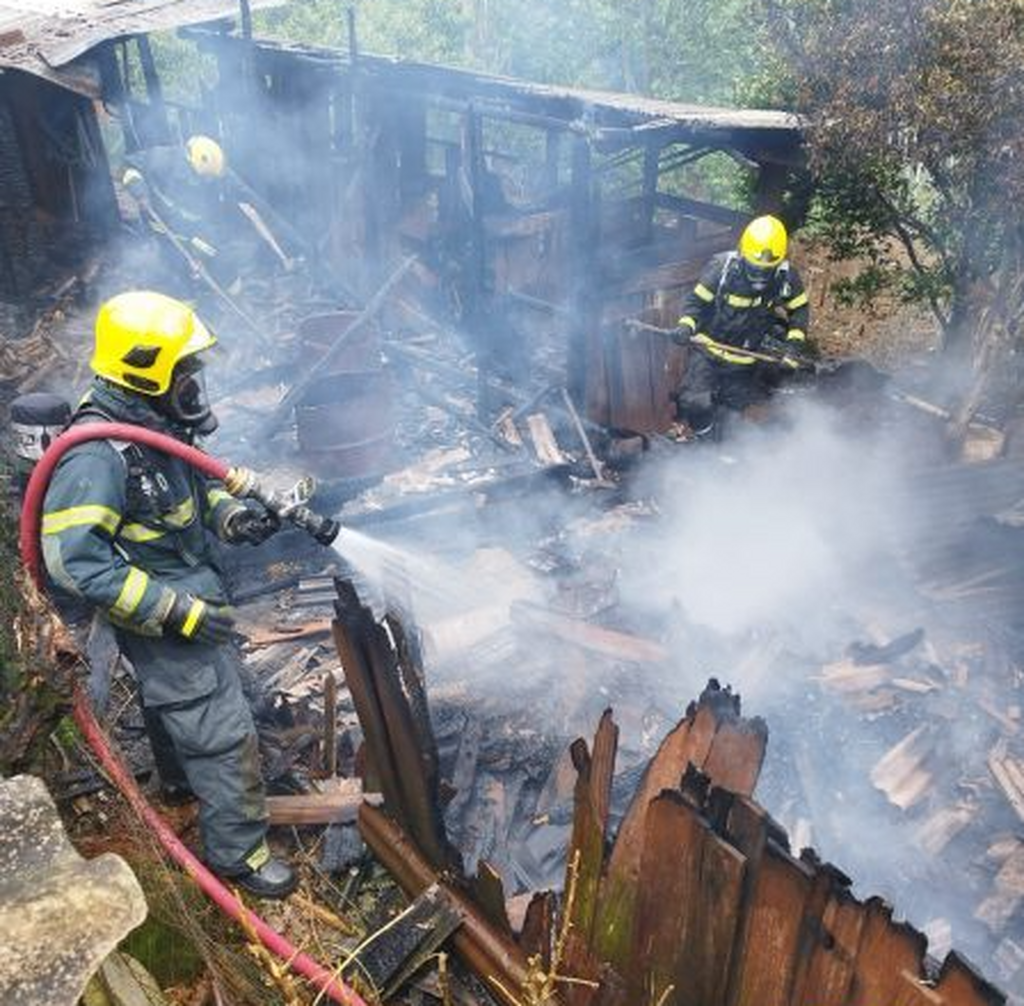 Incêndio destrói galinheiro no interior de Campos Novos