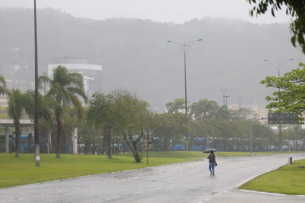 Semana começa com tempo instável e temporais isolados em Santa Catarina