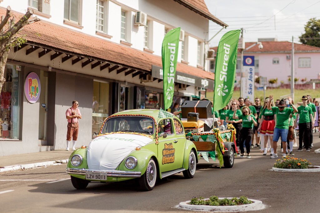 Sicredi Raízes celebra o cooperativismo, a cultura e o desenvolvimento local na Oktoberfest