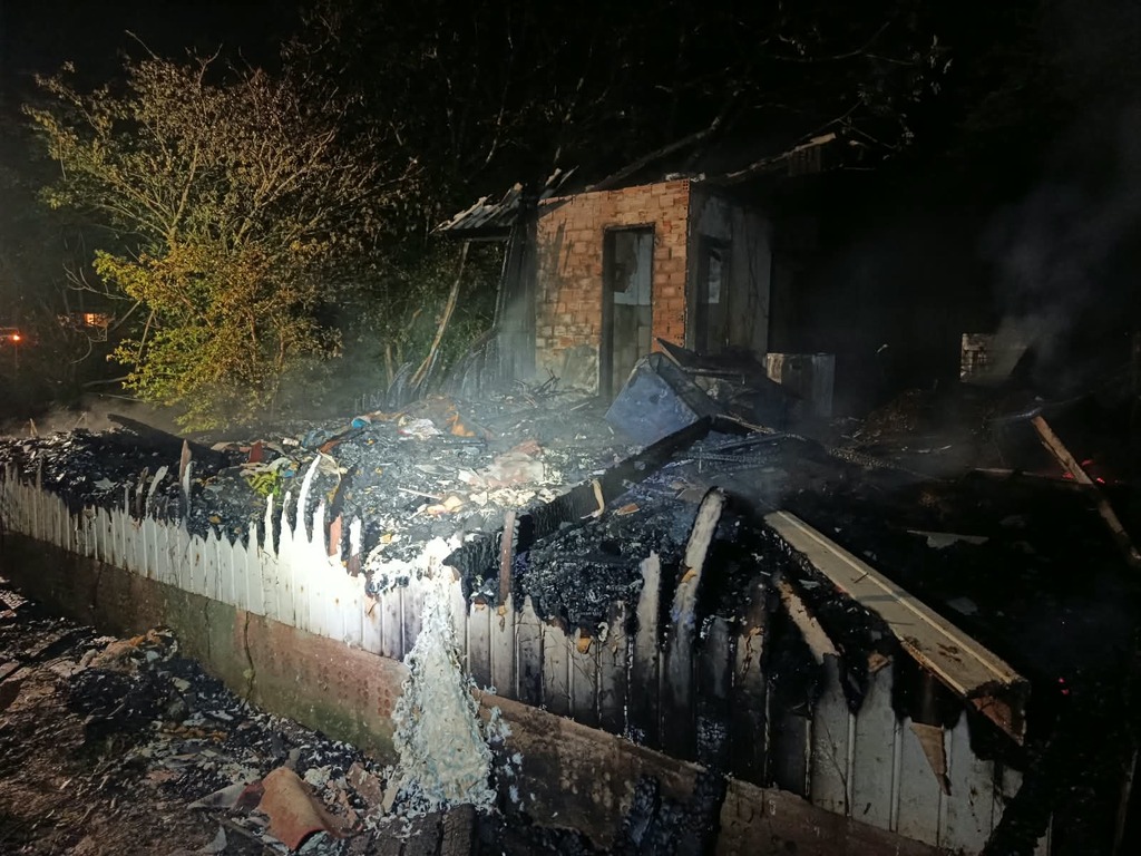 IDOSO MORRE CARBONIZADO EM INCÊNDIO QUE DESTRUIU RESIDÊNCIA EM SANTA ROSA DO SUL