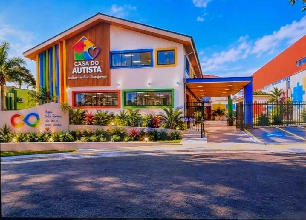 Lucas Neves conhece prévia do projeto da Casa do Autista de Lages