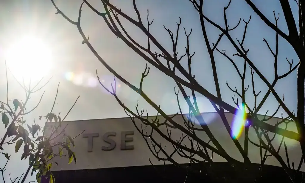 TSE mantém veto a posts que ligam Lula e Flávio ao crime organizado