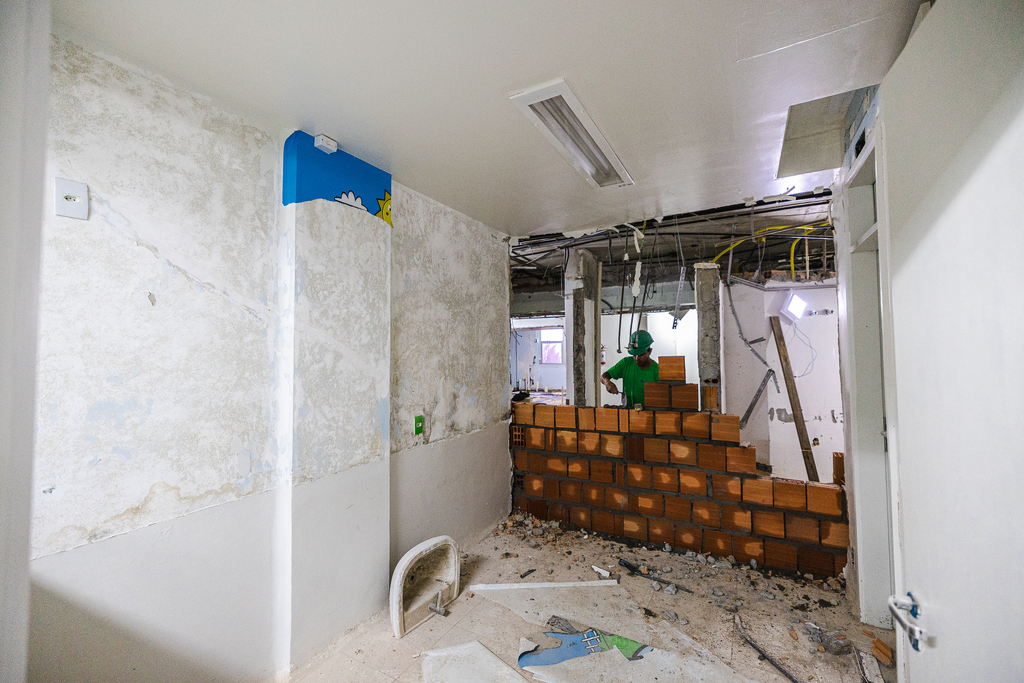 https://suitacdn.cloud-bricks.net/fotos/15905101/file/desktop/Obras%20na%20ala%20de%20Queimados%20-%20Hospital%20Infantil%20Joana%20de%20Gusm%C3%A3o%20-%20Florian%C3%B3polis%20FOTO%20Jonat%C3%A3%20Rocha%20SecomGOVSC%205.jpg?1792007995