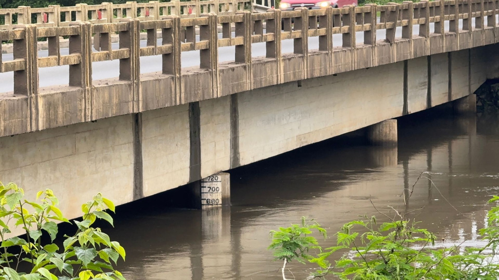 Chuva dá trégua e nível do Rio Canoinhas começa a baixar