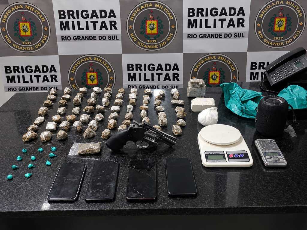 AÇÕES DA BRIGADA MILITAR RESULTAM NA APREENSÃO DE MAIS DE 2 KG DE DROGAS EM TRAMANDAÍ