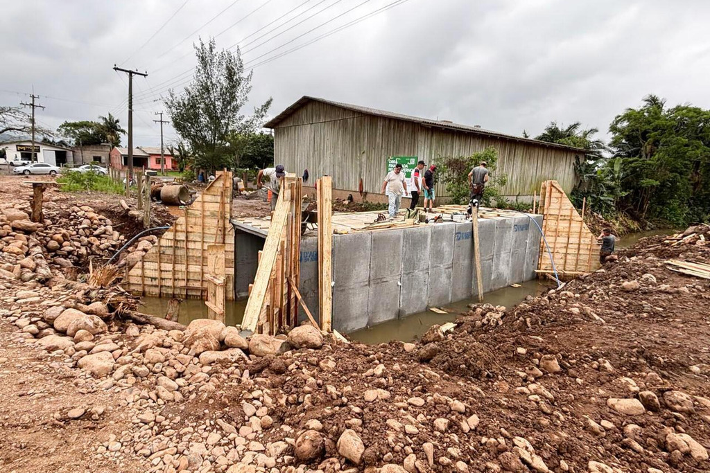 CONSTRUÇÃO DE CINCO GALERIAS DE DRENAGEM TEM INÍCIO NO MUNICÍPIO DE MAMPITUBA
