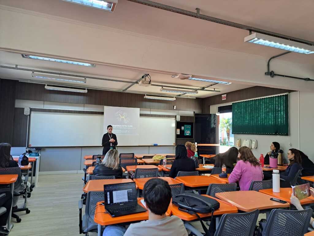 UCEFF promove formação sobre Comunicação Não Violenta para orientadores educacionais em Chapecó