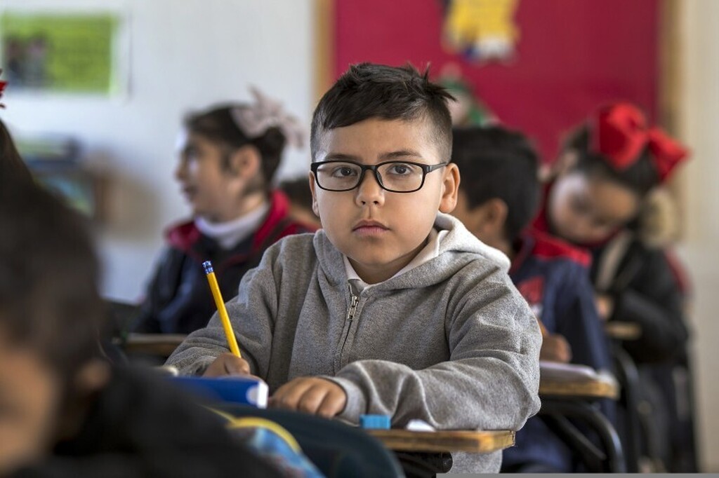 Sinais de problema de visão em crianças podem aparecer na escola