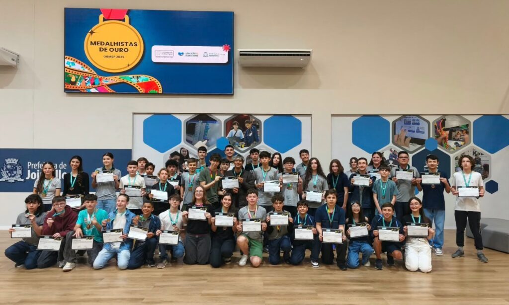 59 alunos da Rede Municipal de Ensino de Joinville recebem medalhas da 20ª Olimpíada Brasileira de Matemática