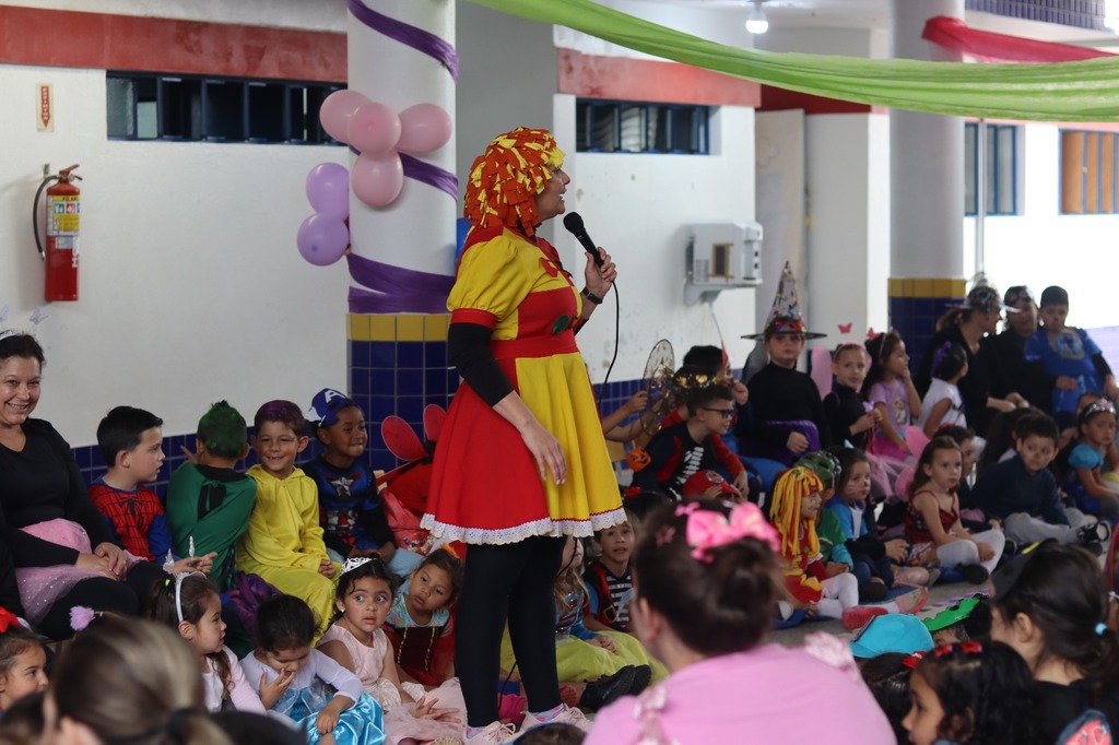 FESTA À FANTASIA: UM MOMENTO DE ALEGRIA NO CEI ESTRELA DO AMANHÃ!