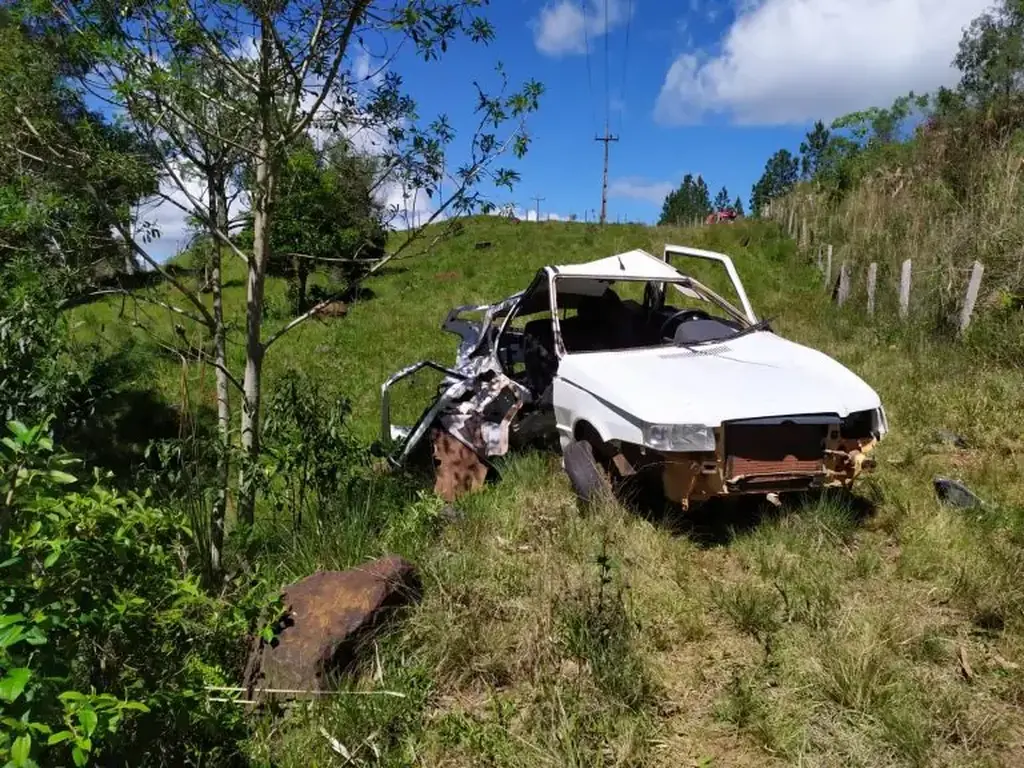 Homem é localizado morto em açude após carro capotar em Água Doce