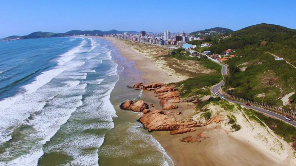 Praia de Laguna conquista o “Oscar das praias” e coloca o Sul de SC em destaque internacional