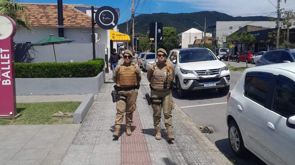 Imbituba ganha reforço na segurança com chegada de 12 policiais temporários para patrulhamento a pé