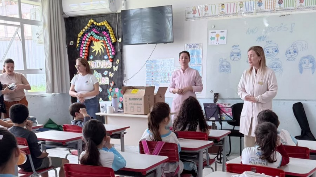 Atendimento odontológico chega às escolas, APAE e residências em Imbituba