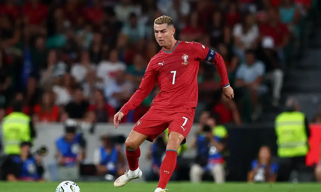 CR7 é suspenso por 30 dias após ter deixado concentração de Portugal