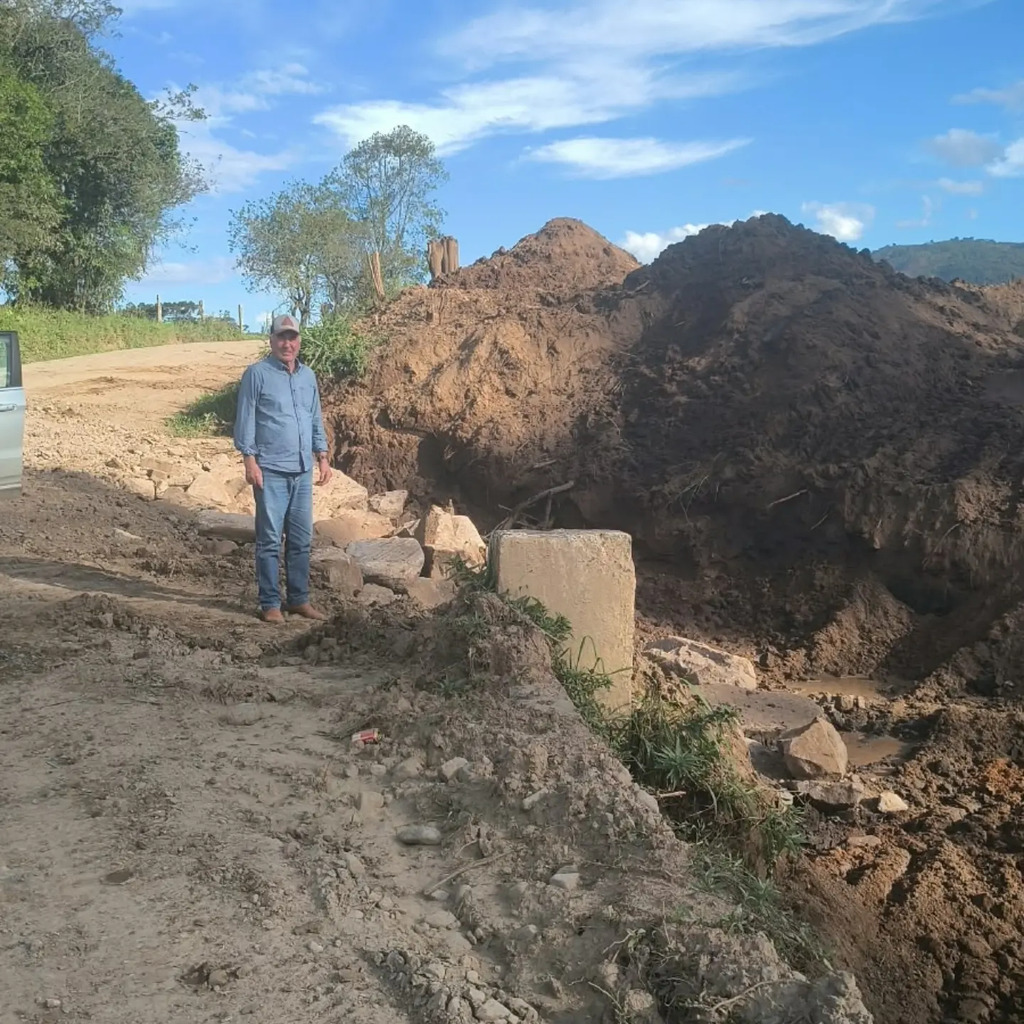 Rio Rufino acompanha início das obras da ponte na localidade de Divino Espírito Santo, com investimento de R$ 2,5 milhões