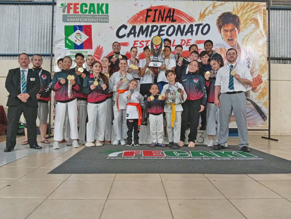 Karatê de Capinzal é Campeão Estadual em Coronel Freitas