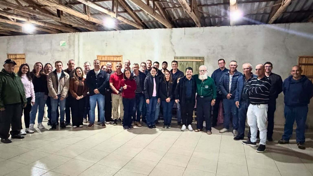 PREFEITURA DE PRAIA GRANDE REALIZA REUNIÃO SOBRE ALARGAMENTO E FUTURA PAVIMENTAÇÃO DA ESTRADA DA FORTALEZA