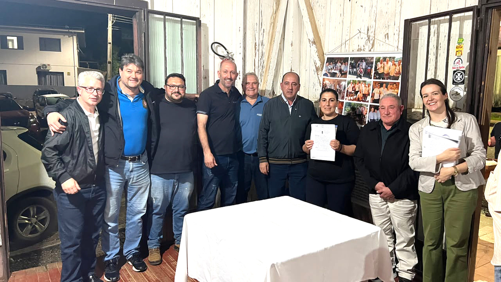 Prefeitura de Campos Novos entrega matrículas de imóveis a 27 famílias da Barra do Leão