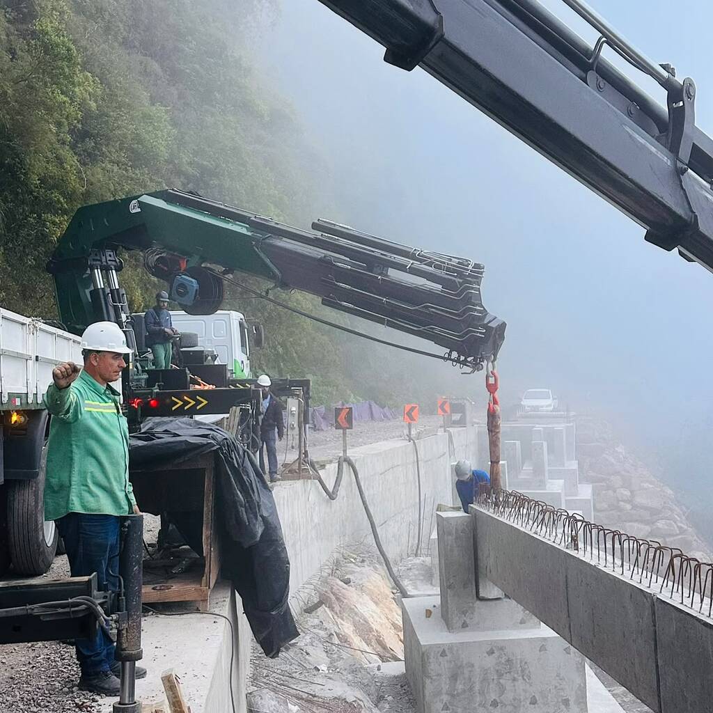 OBRAS DO VIADUTO DO MORRO DOS CABRITOS AVANÇAM E SERRA DO FAXINAL SEGUE INTERDITADA ATÉ SEXTA-FEIRA