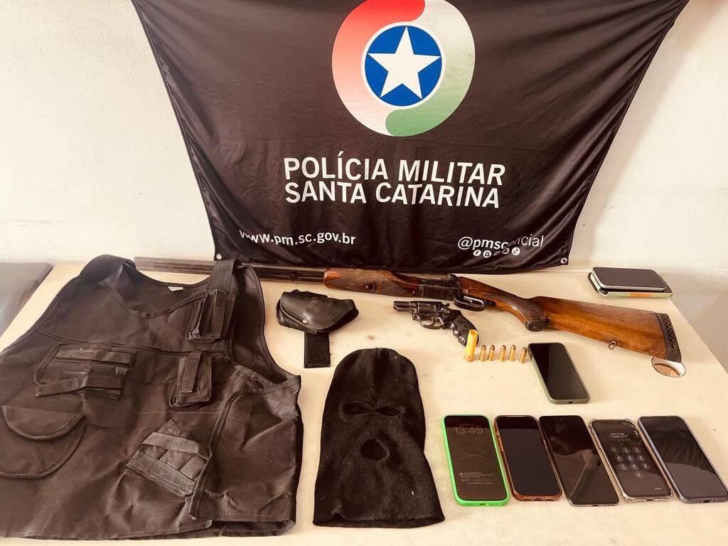 POLÍCIA MILITAR RESGATA DUAS VÍTIMAS DE AGRESSÕES E APREENDE ARMAS DE FOGO EM PROPRIEDADE RURAL EM BALNEÁRIO GAIVOTA