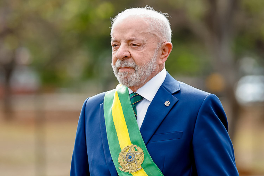 Lula (PT) é reeleito presidente do Brasil