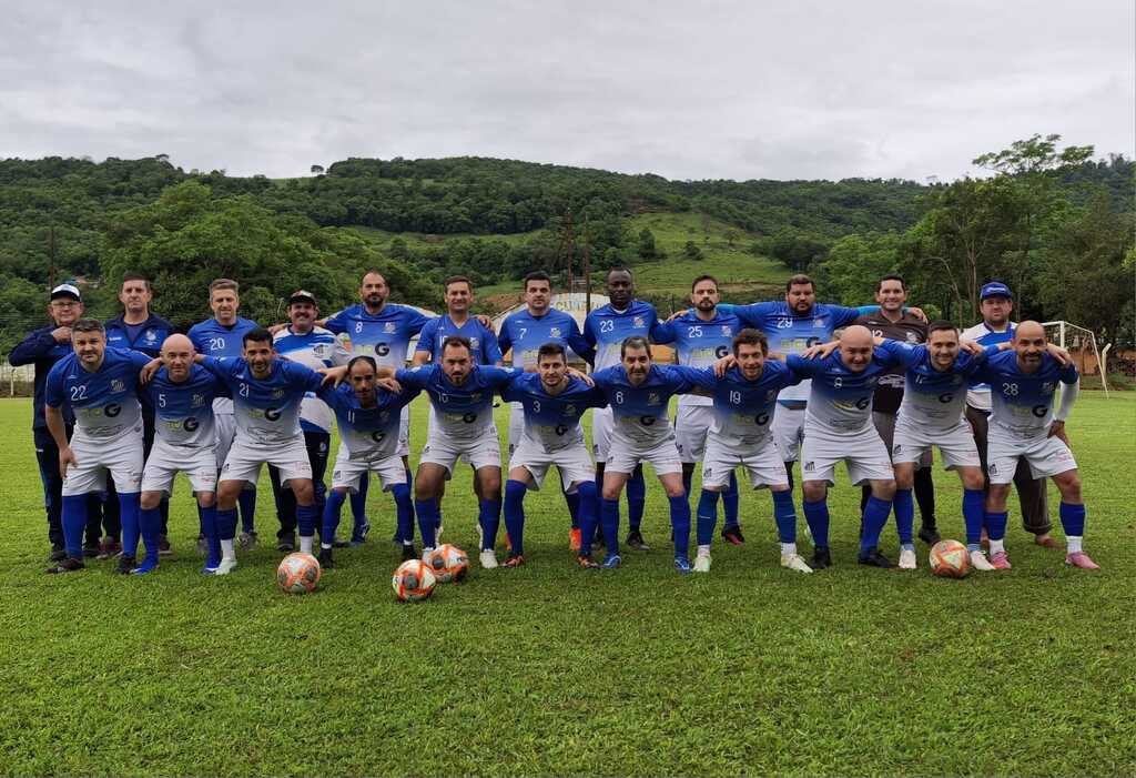 Master Futebol Capinzal vence clássico na Baixada Rubra