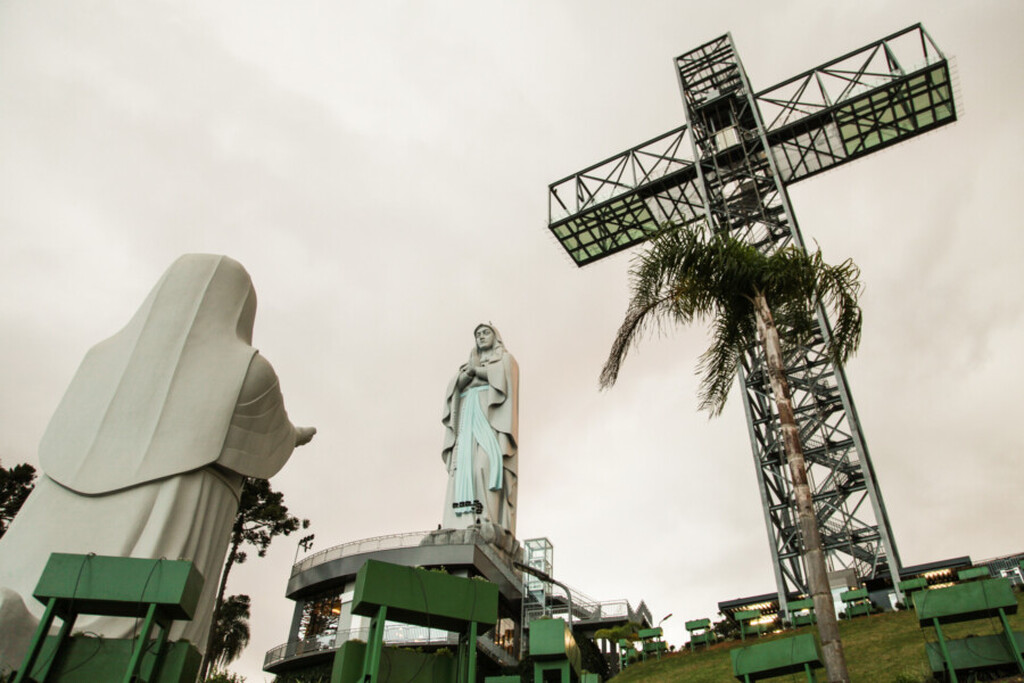 Alesc analisa projetos sobre policial penal, mães atípicas e turismo religioso em SC