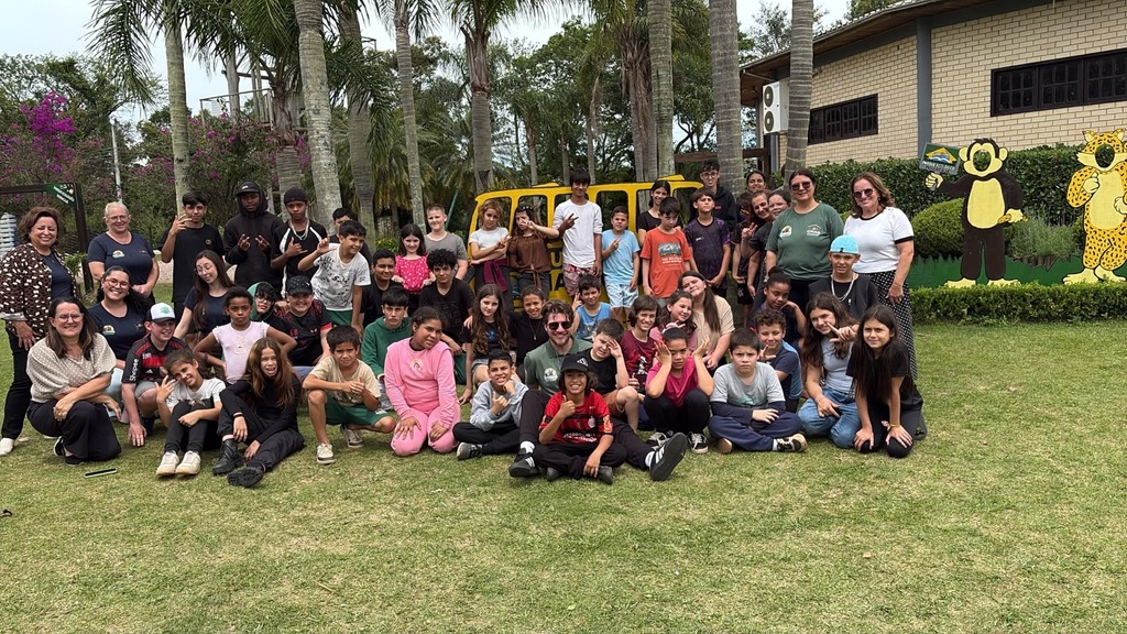 Cerca de 60 crianças e adolescentes do SCFV de Maracajá participam de dia delazer no Parque Ecológico