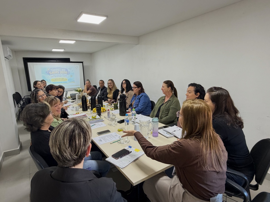 TORRES REALIZA REUNIÃO COM SUPERVISORAS DO ENSINO FUNDAMENTAL