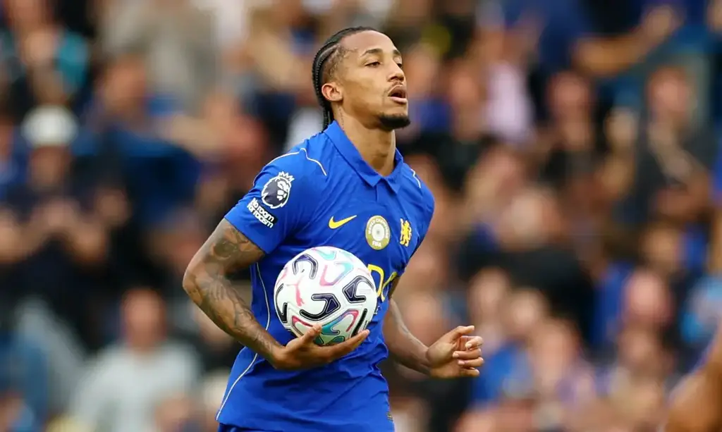João Pedro desfalcará Chelsea por  