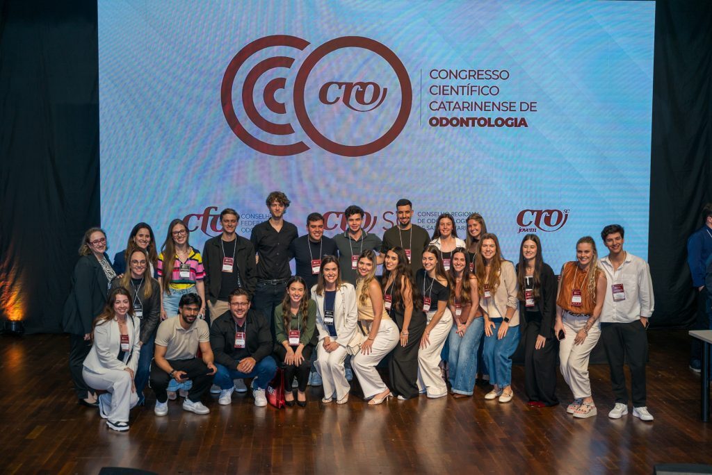 UCEFF reúne cerca de 150 acadêmicos e professores em congresso de Odontologia que bate recorde em Chapecó